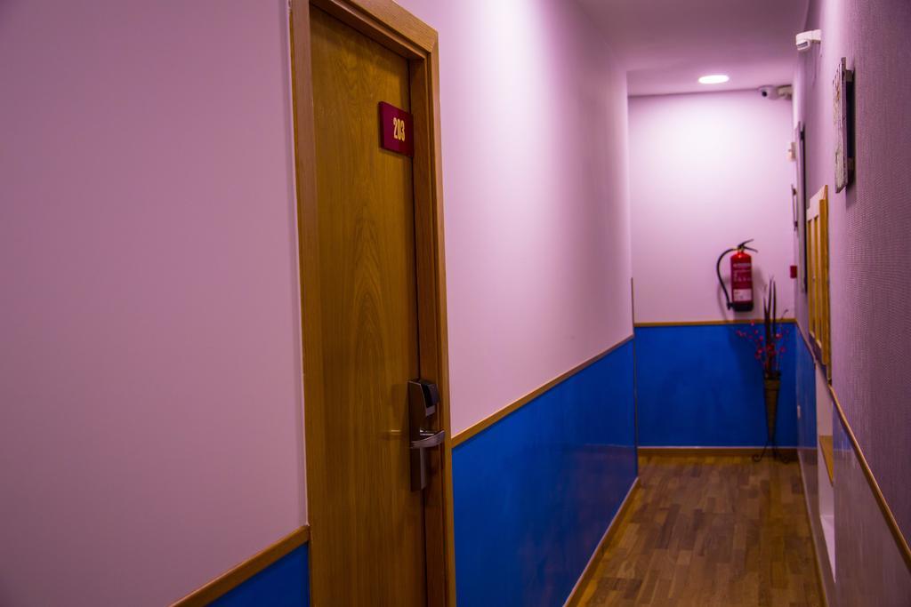 Hostal Montaloya Madryt Zewnętrze zdjęcie