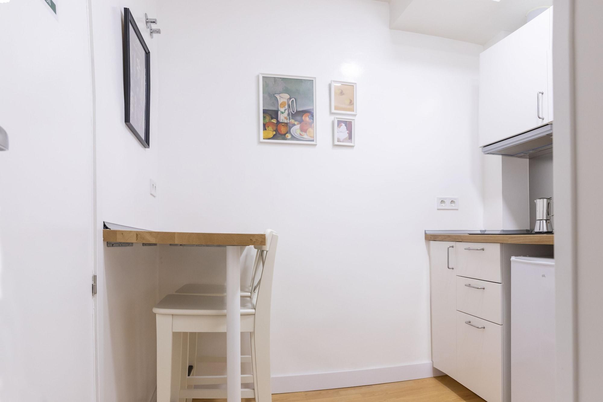 Hostal Montaloya Madryt Zewnętrze zdjęcie