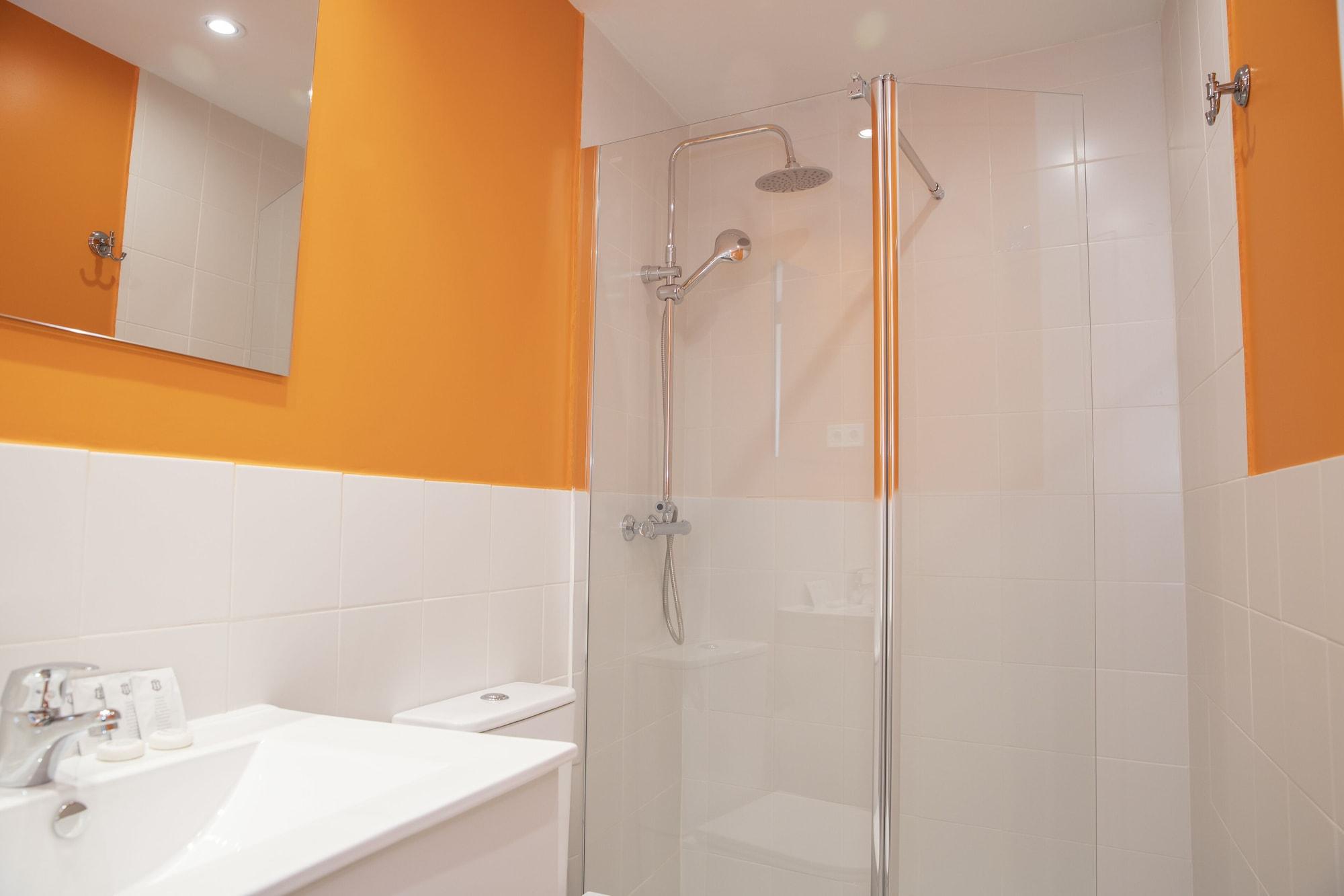 Hostal Montaloya Madryt Zewnętrze zdjęcie
