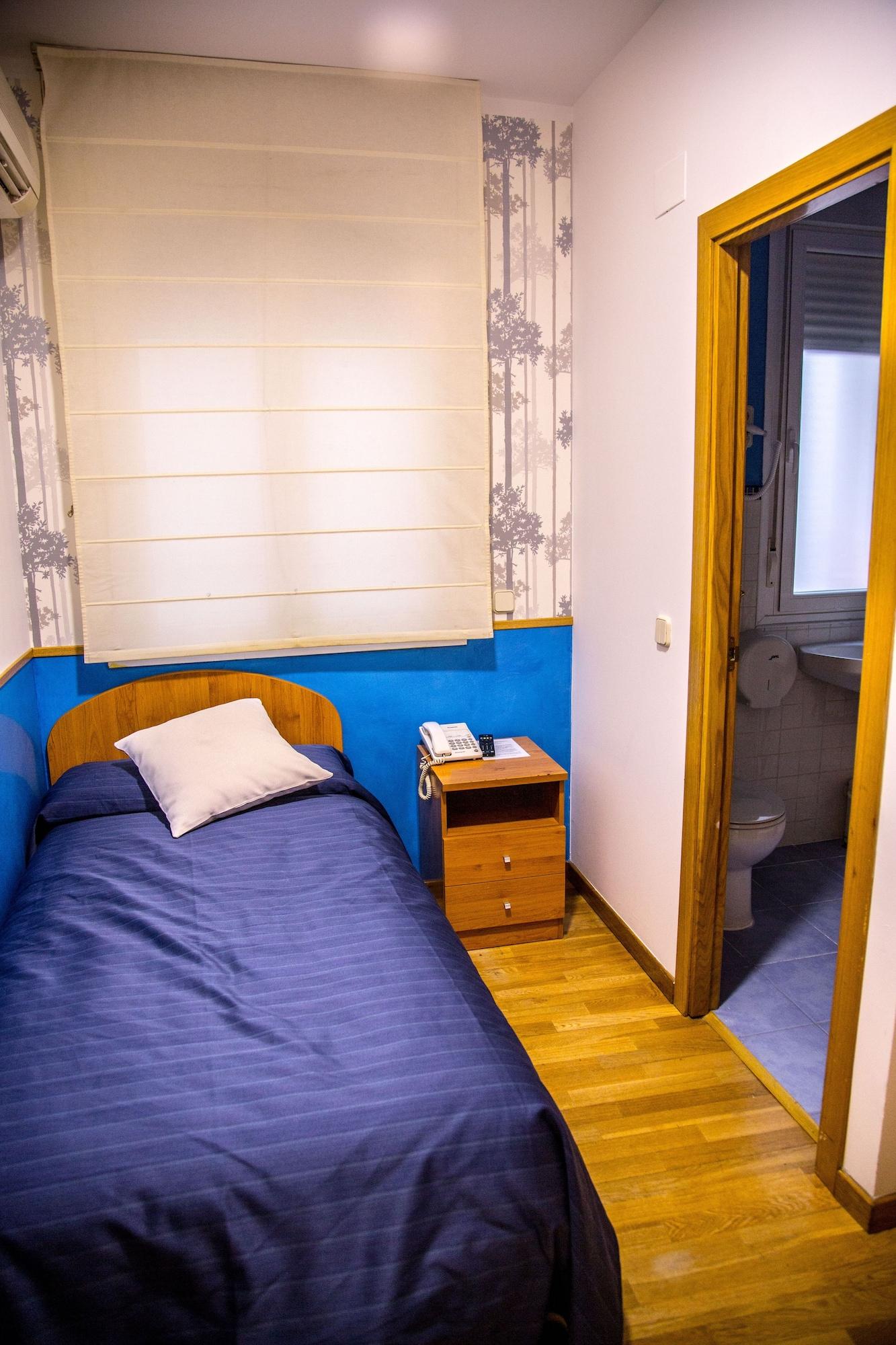 Hostal Montaloya Madryt Zewnętrze zdjęcie