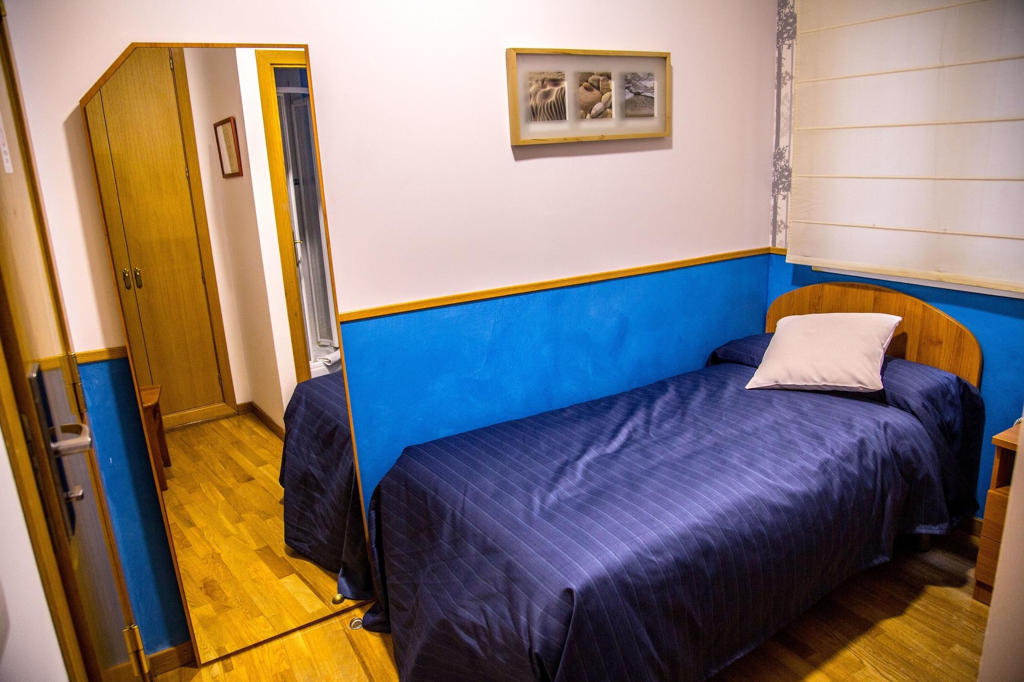 Hostal Montaloya Madryt Zewnętrze zdjęcie
