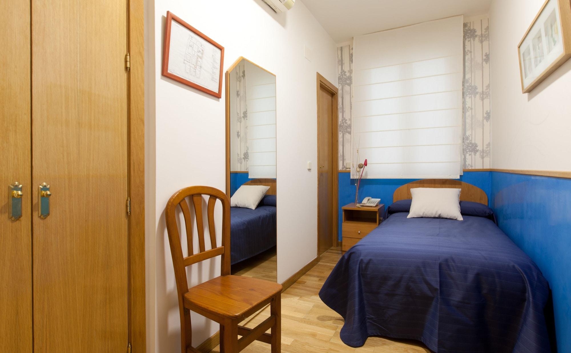 Hostal Montaloya Madryt Zewnętrze zdjęcie