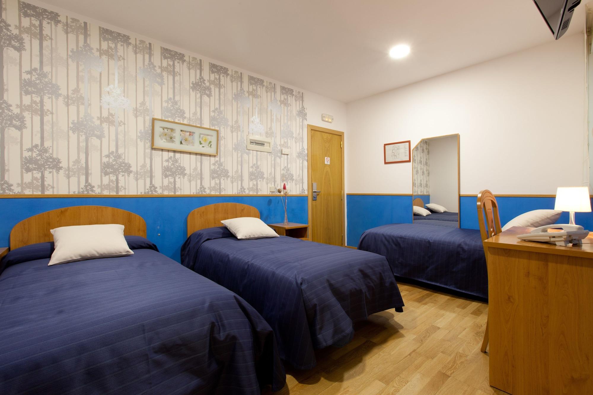 Hostal Montaloya Madryt Zewnętrze zdjęcie