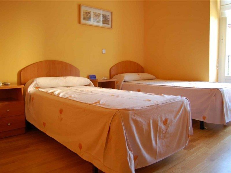 Hostal Montaloya Madryt Zewnętrze zdjęcie