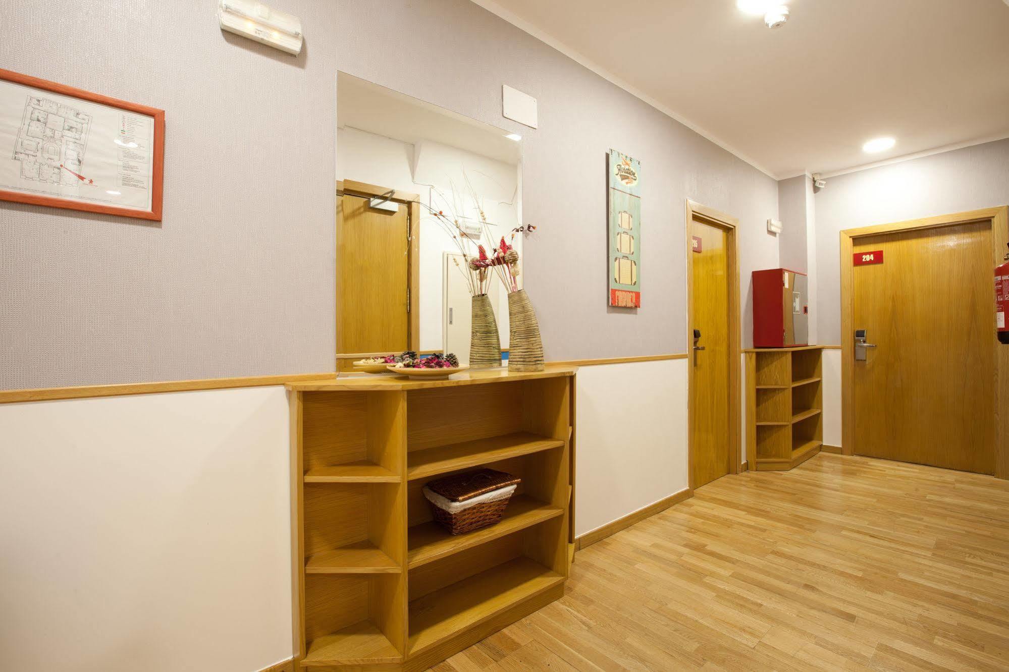 Hostal Montaloya Madryt Zewnętrze zdjęcie